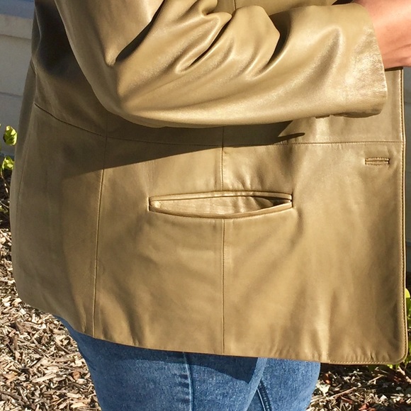 Leather jacket - Picture 3 of 6